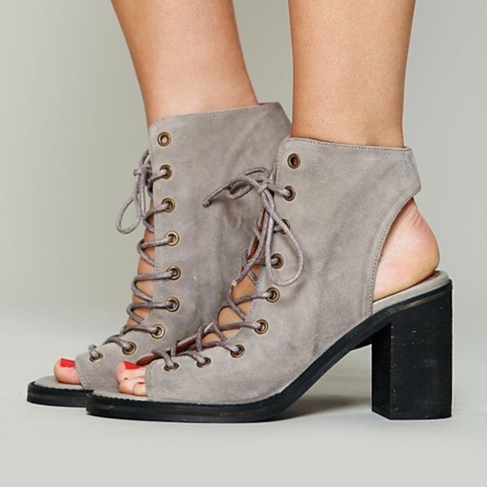 🎉HP 🎉Jeffrey Campbell Minimal lace-up bootie